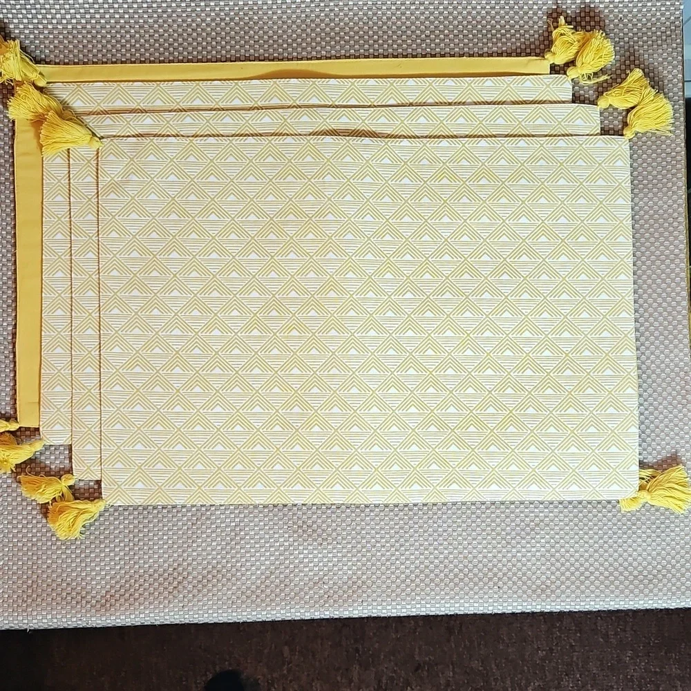 Set Four Placemats Bright Cheerful Tassles Yellow White Reversable 2 Sets Avial